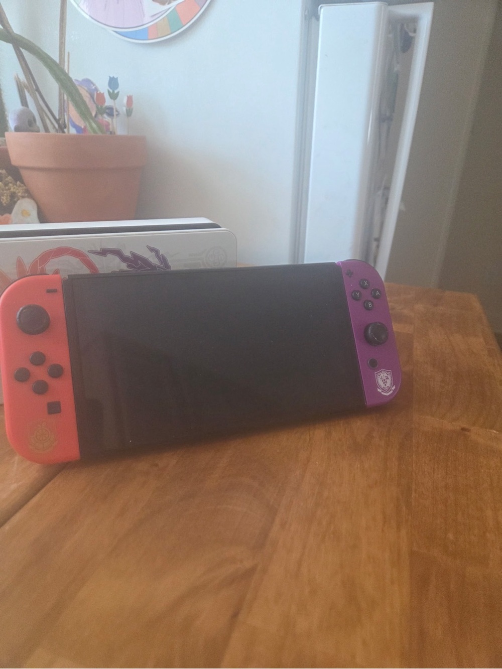 Nintendo Switch OLED Pokémon Scarlet & Violet Edition - Picture 5 of 8